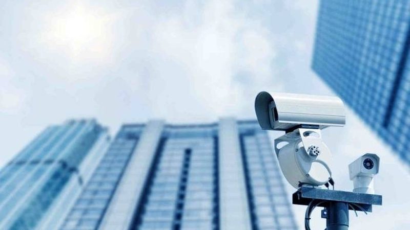 在选购周界报警雷达时，首先要关注其技术参数。主要包括以下几方面：